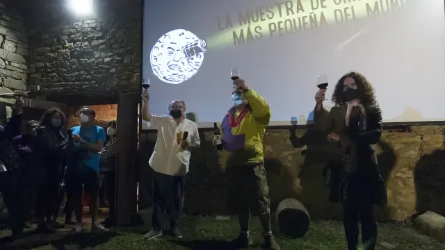 Rebordinos, Cordero y Patricia Pérez brindan por el éxito del festival de Ascaso.