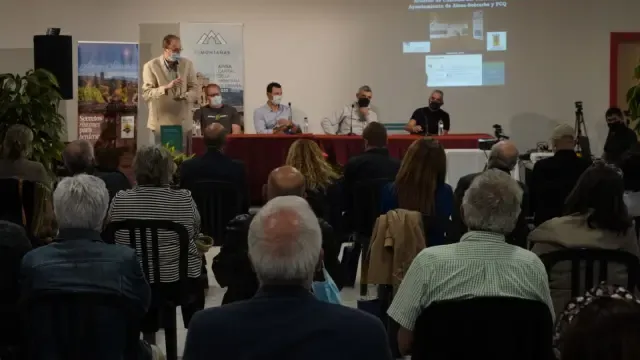 José Luis Bergua, Jorge Ruiz, Rafael Bergua, Ángel Chéliz y Juan Antonio Gil, este jueves en Aínsa.