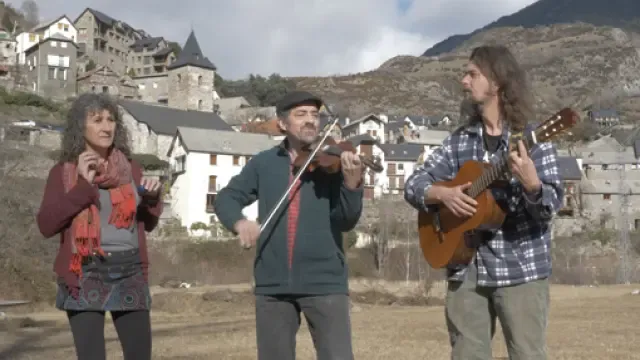 El documental de Juan Carlos Somolinos reúne a un centenar de músicos en SobrarbeSon.