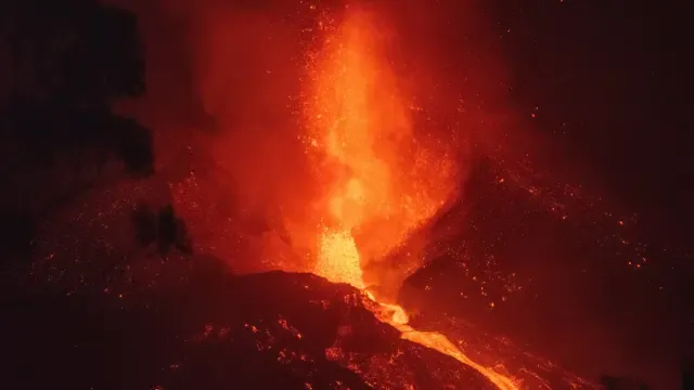 Volcán de La Palma tras el derrumbe de parte del cono