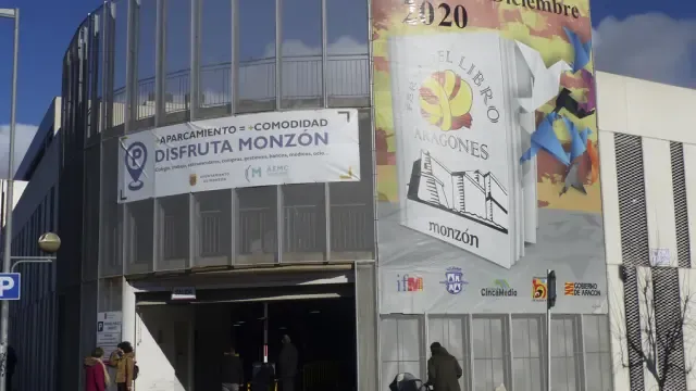 En la imagen, el cartel de la edición del año pasado de la Feria del Libro Aragonés de Monzón.