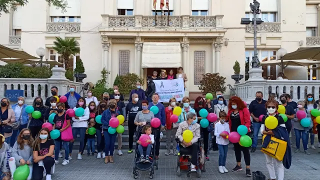 Concentración en la Plaza Navarra de Huesca en el Día Mundial del Cáncer de Mama Metastásico.