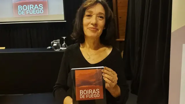 María Sagrario López Arnal presentó en Sabiñánigo su novela Boiras de fuego.