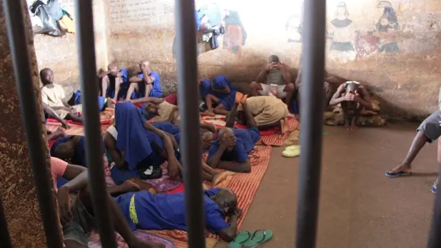 La cárcel Pademba Prison alberga a 2.000 reclusos que viven hacinados.