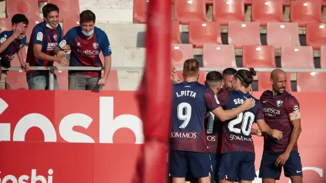 El Huesca celebra el primer gol, obra de Mateu.