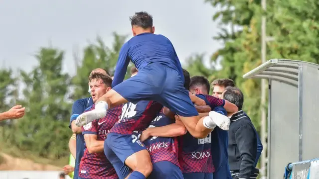 El Huesca B ha celebrado la primera victoria de la temporada ante el Prat.