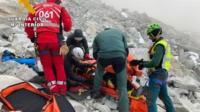 Operación de rescate del montañero accidentado.