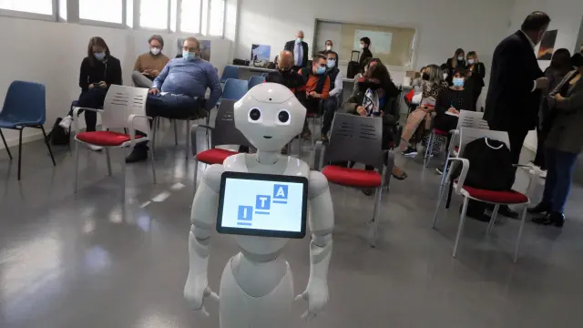 Este simpático robot fue el anfitrión de la jornada.