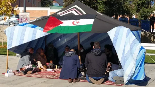 Jaima instalada este sábado en la plaza Santa Ana de Sabiñánigo en el marco de la jornada solidaria con el pueblo saharaui.