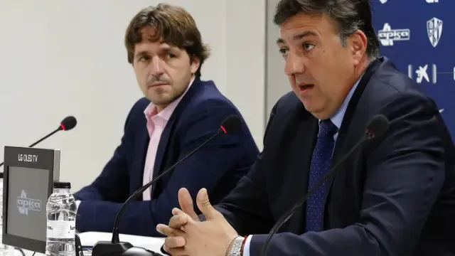José Luis Otras y Manuel Torres, en la rueda de prensa en El Alcoraz.