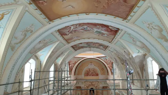 Ya están instalados los andamios para la restauración de las pinturas murales