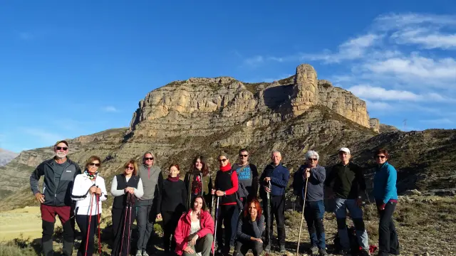 Los catorce excursionistas del grupo Tardes al Sol del CER, durante su jornada del pasado fin de semana.