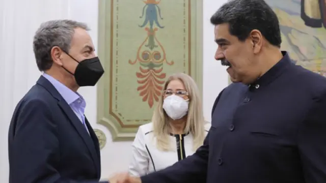 Zapatero saluda a Nicolás Maduro este domingo