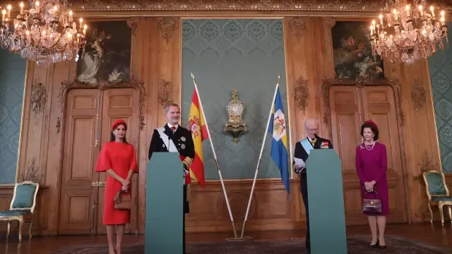 La familia real sueca ha recibido este miércoles con toda la solemnidad a los reyes Felipe y Letizia.