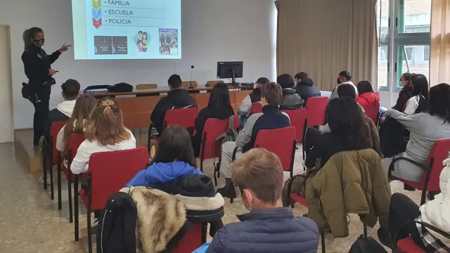 Un total de 380 alumnos han recibido este año en Huesca esta conferencia.