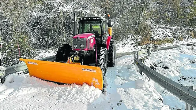 Labores de limpieza de la nieve en el municipio de Torla-Ordesa (Sobrarbe) hace unos días..
