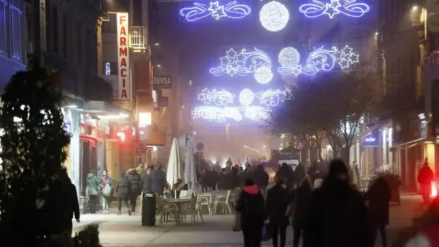 Más de 150 motivos luminosos hacen que el centro de la ciudad rebose de espíritu navideño.