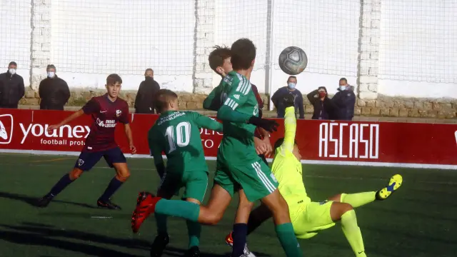 Los infantiles del Huesca y del Stadium Casablanca abrieron este martes la competición.