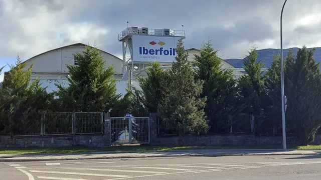 Fábrica de Iberfoil en Sabiñánigo, junto a la que se creará una gran planta de reciclaje.