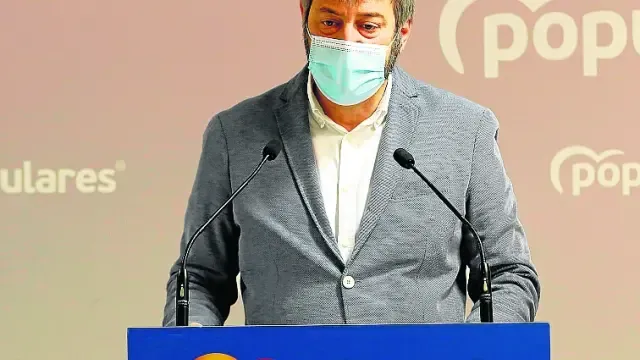 El presidente provincial del PP, Gerardo Oliván, durante su comparecencia ayer en rueda de prensa.