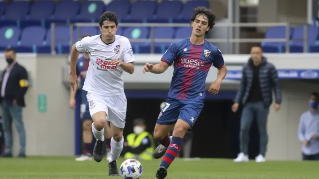 Hugo Anglada, en un partido con el Huesca B de la temporada pasada ante el Binéfar.