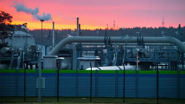 Planta de procesamiento de gas en Rusia. La energía lleva a una subida histórica de la inflación.