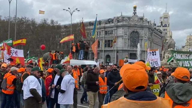 Multitudinaria respuesta a la manifestación en Madrid con notable presencia del medio rural aragonés.