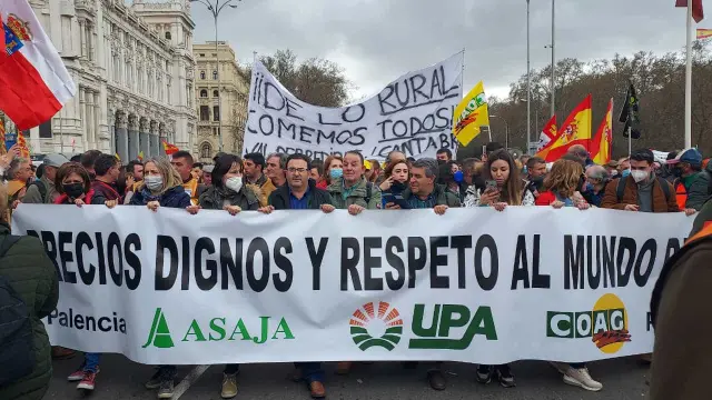 Multitudinaria respuesta a la manifestación en Madrid con notable presencia del medio rural aragonés.