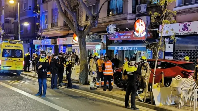Cuatro personas resultaron heridas tras ser arrolladas, cuando estaban en un velador, por un conductor ebrio, en Zaragoza.