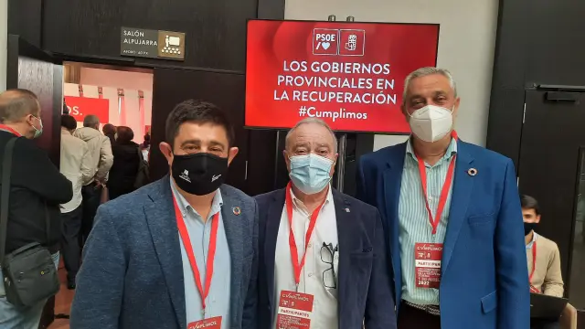 Miguel Gracia junto a Paco Reyes (Secretario General PSOE Jaen) y Carlos Carlos (Secretario General PSOE Cáceres).