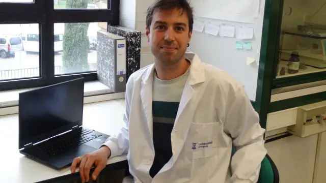 David Pacheu, científico oscense, en el laboratorio de la Universidad de Zaragoza.