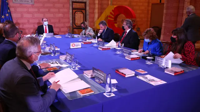 Participantes en el Consejo de Gobierno de Aragón extraordinario celebrado este sábado en Calatayud.