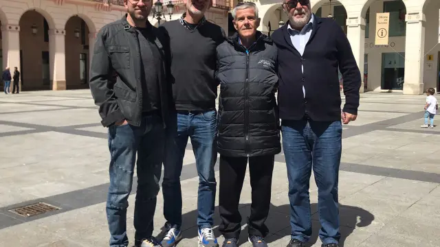 Dani Durán, Gustavo Adolfo Becker, José Luis Castán y Berti, este domingo, en la despedida en Huesca.
