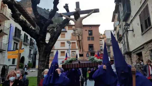 La procesión estuvo acompañada por el grupo de Cornetas y Tambores.