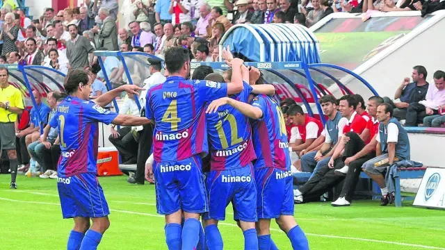 El Huesca se estrenó en Segunda División con una holgada permanencia en la 08/09.