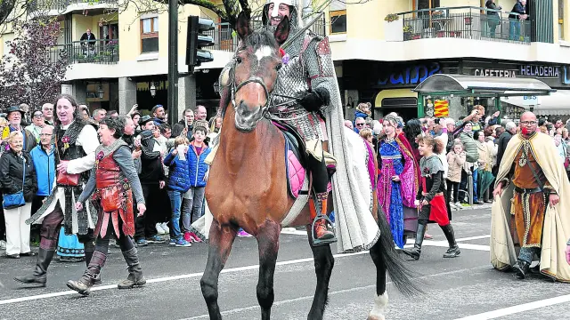 Miguel Carasol representando la figura del Conde Aznar en la Fiesta del Viernes de Mayo.