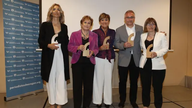 Belén Lorente, Lola Campos, Sagrario Sáiz, José Ventura Chavarría y María José Villanueva, premiados.