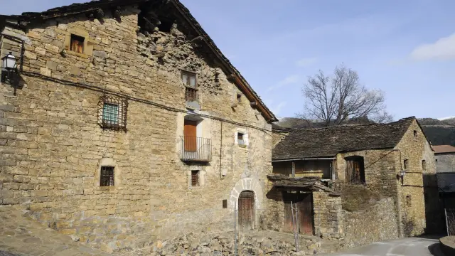 Estado actual de la fachada de la Casa Ruba de Fanlo, en la comarca del Sobrarbe.