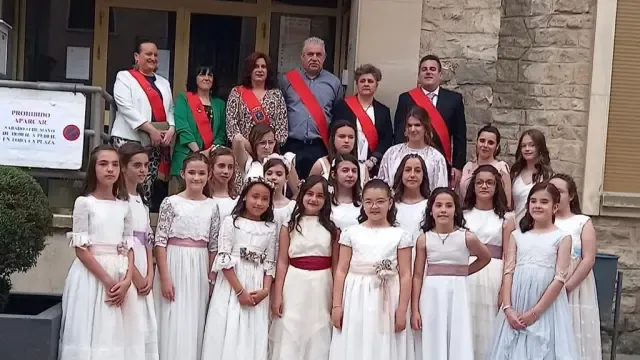 Presentación el pasado sábado 14 de mayo de las mairalesas en el municipio de Tardienta.