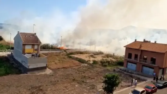 Incendio en las afueras de Fraga, este sábado.