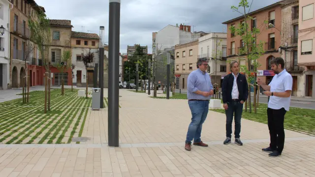 José Miguel Burillo, Alfonso Adán y Albert Pascal, ayer en la plaza de la Litera.