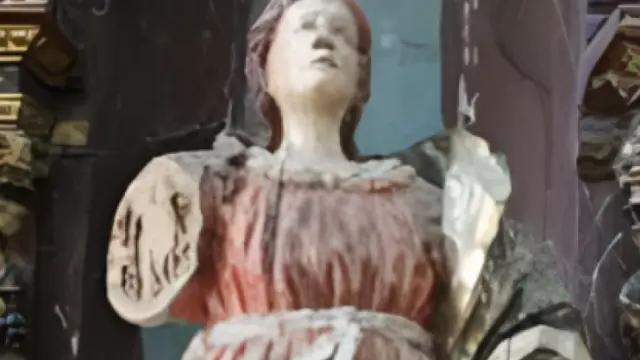 Detalle de la talla de Santa Orosia, a la que le falta un brazo.
