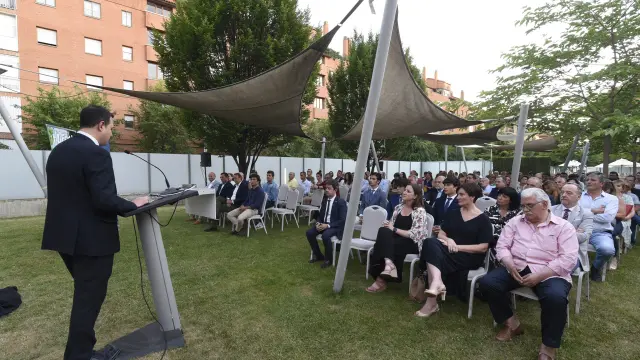 Alberto García presentando los nombres de las figuras que pisarán la plaza de toros de Huesca.