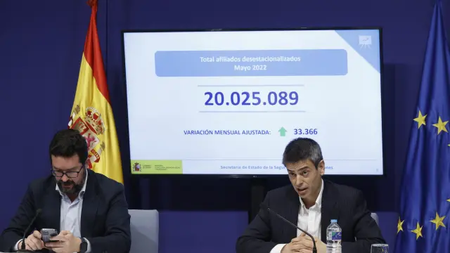 El secretario de Estado de Empleo, Joaquín Pérez y el secretario de Estado de la Seguridad Social y Pensiones, Israel Arroyo, anuncian las cifras del paro registradas en España en el pasado mes de mayo.