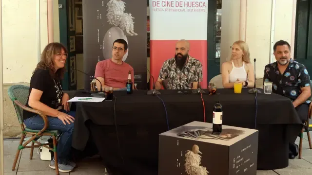Chus Fenero, Martín Gutiérrez, Ignacio Lasierra, Silvia Pradas y José Ángel Guimerá, en el vermú.