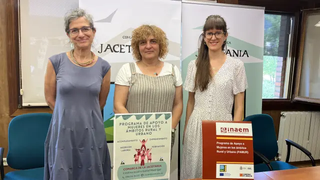 Isabel Madrigal, Montse Castán y Cristina Izuel presentaron ayer el programa.