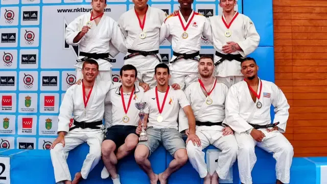 El equipo del Judo Binéfar que ha logrado el ascenso