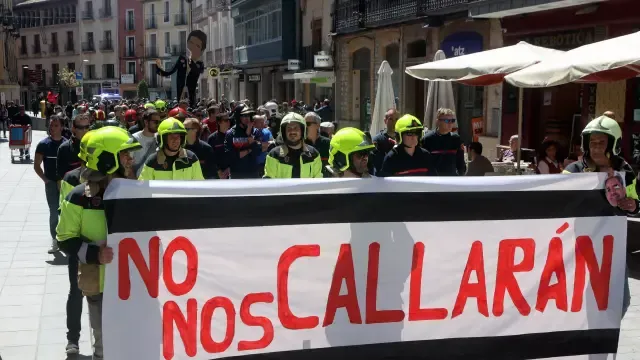 Manifestación de los bomberos bajo el lema 'No nos callarán, menos sanciones y más soluciones', el pasado abril.