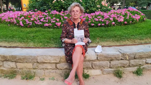 Angela Abós el pasado verano con su novela "El banquete de la rendición".