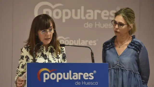La portavoz municipal del PP, Gemma Allué, y la concejala Nuria Grau, este jueves en la rueda de prensa.